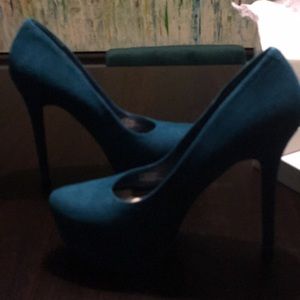 Size 8.5 Jessica Simpson Suede Platform Heel